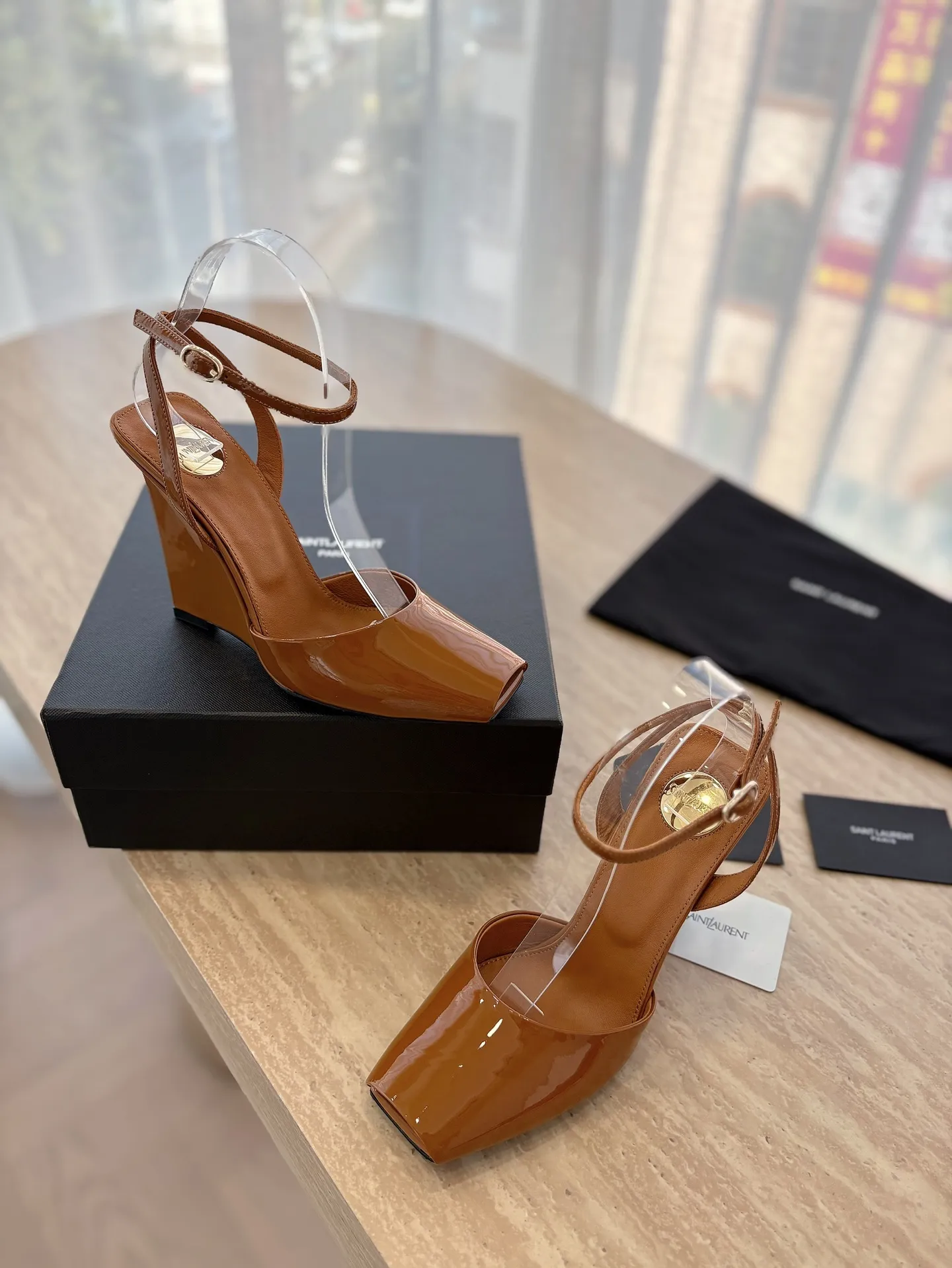 👟👟Ex-factory price 600👟👟 High version "SAINT LAUREN*" Saint Laurent ysl 25ss/new spring and summer catwalk style large rhinestone high-heeled shoes and sandals. Only YSL understands women's hearts best and does not accept refutation. It is a super invincible feminine artifact and a must-have for women (z-product full-body customization, own molded hardware accessories, perfect consistency). Compare the differences between pictures and goods on the market. ✔Upper: Customized imported silk ✔Lining: Imported 🐑Sheep leather ✔Sole: Imported genuine leather outsole ✔Heel height: 10.5cm ✔Number of yards: 35-39 (40 can be customized and non-returnable) (Full set of packaging)